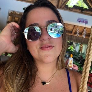 Meet your Posher, Luciana